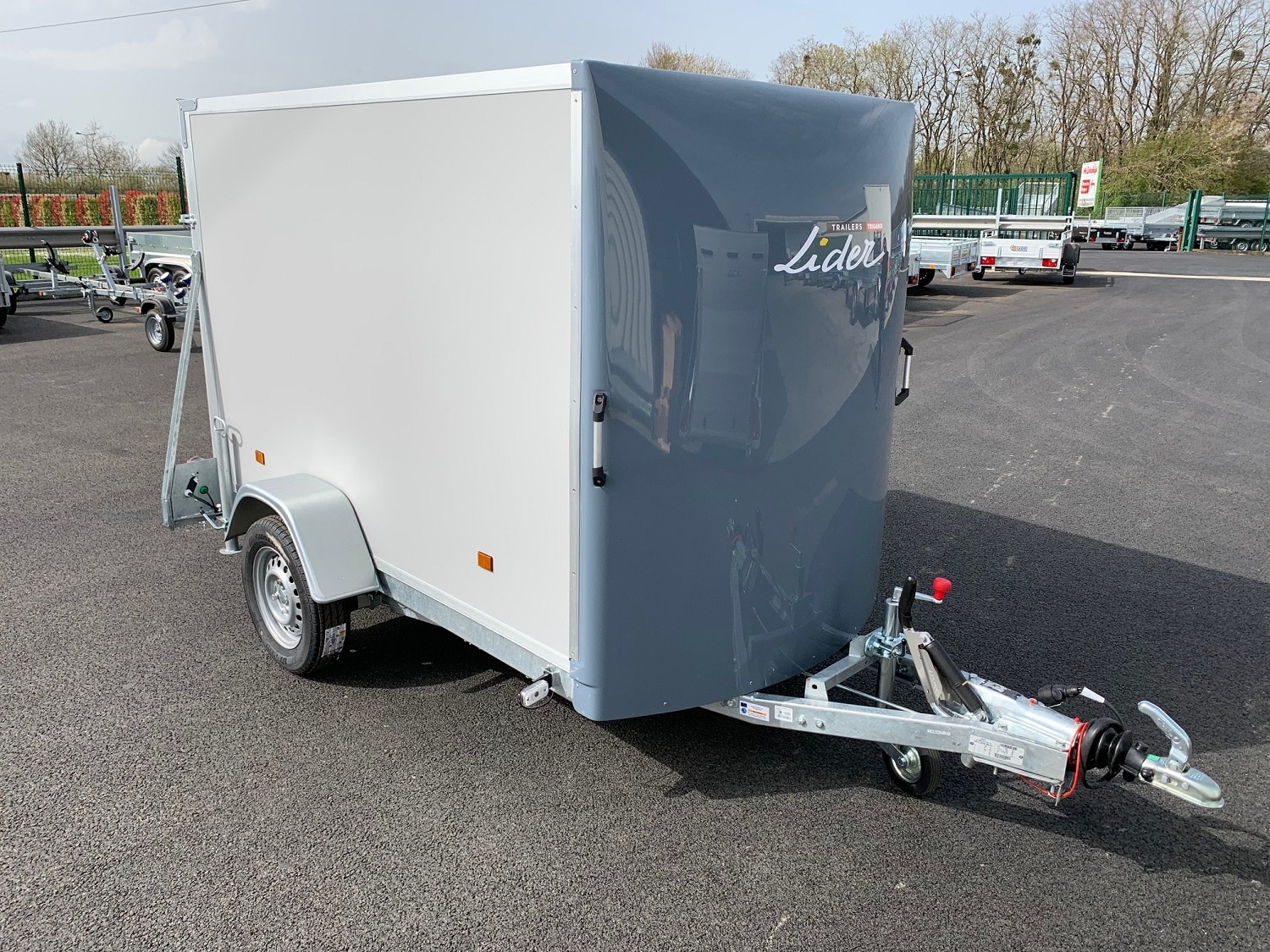 FOURGON LIDER 42930 – 230 x 135 x 157 cm – 750 kg Freiné