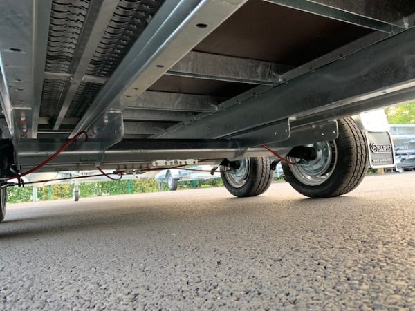 Plateau multi SARIS HEAVY DUTY – PTAC 3500 kg – Rampes + Treuil inclus