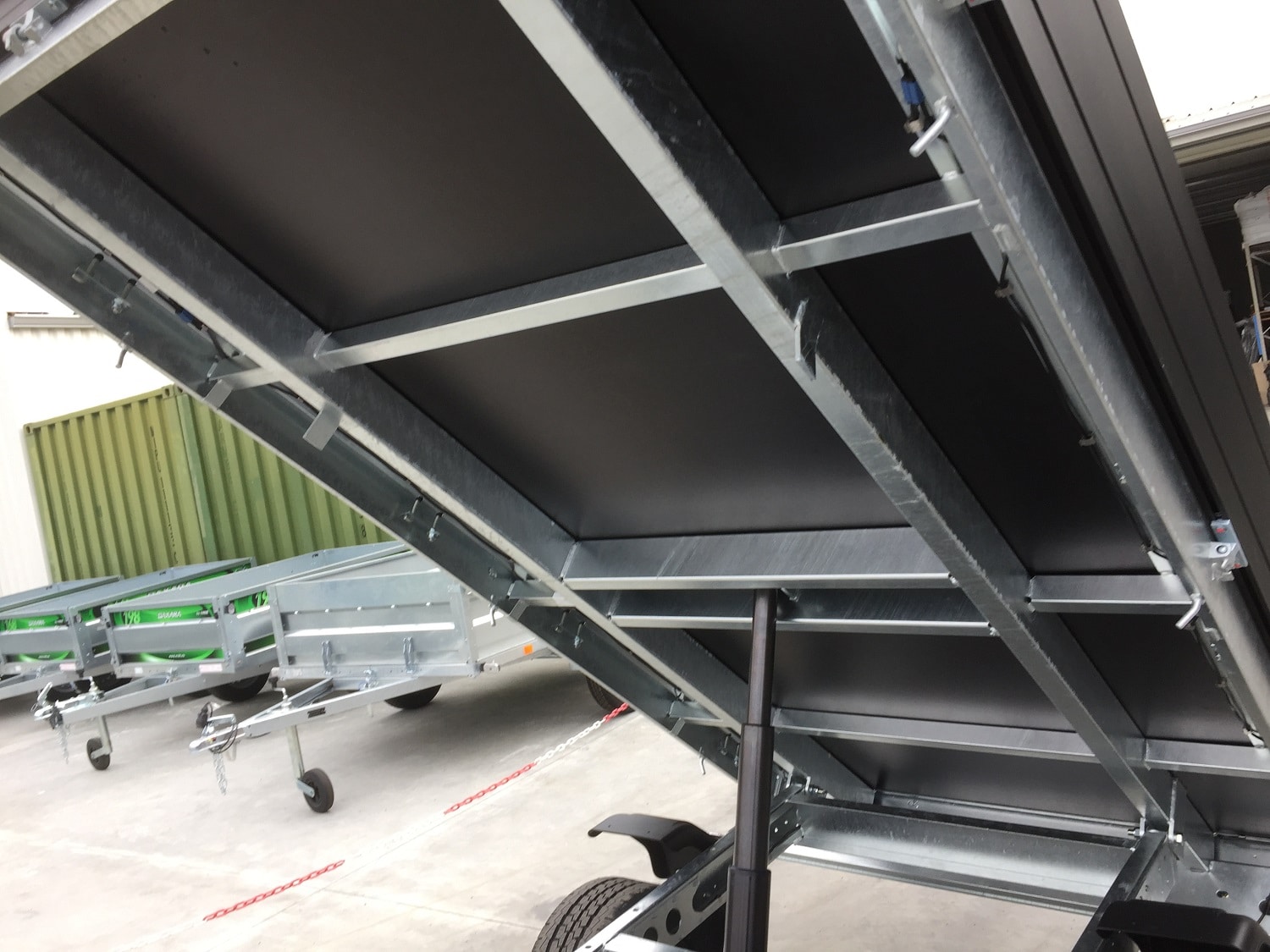 BENNE SARIS K1 276 150 2000 2 – Electrique – PTAC 2000 kg