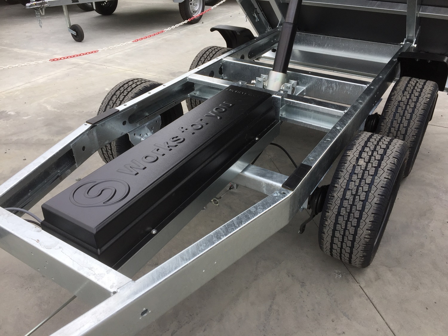 BENNE SARIS K1 276 150 2000 2 – Electrique – PTAC 2000 kg