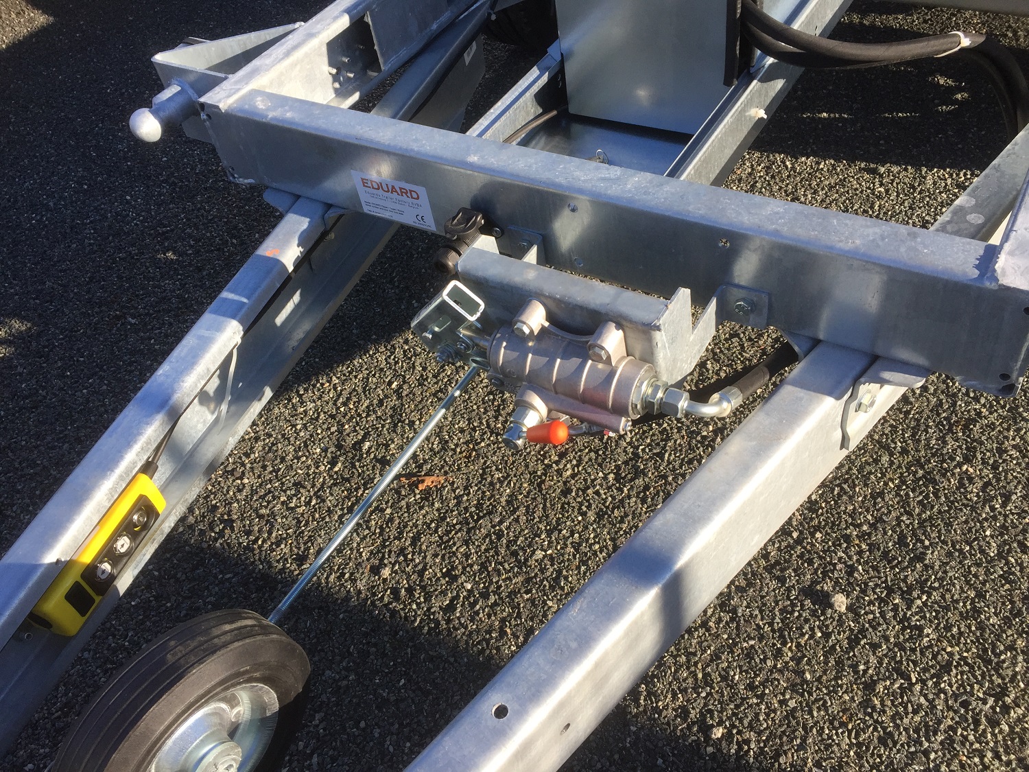 TRIBENNE EDUARD – Electrique+Manuelle de secours – Rampes + Béquilles INCLUS