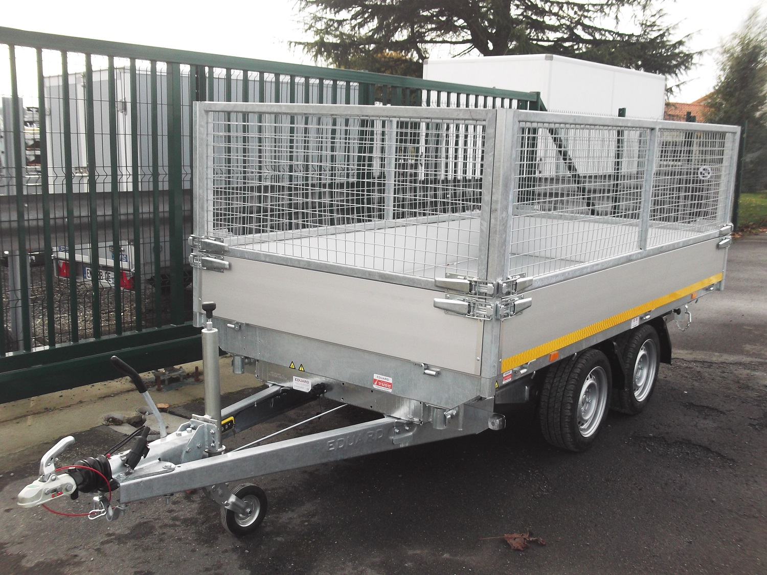 TRIBENNE EDUARD – Electrique+Manuelle de secours – Rampes + Béquilles INCLUS