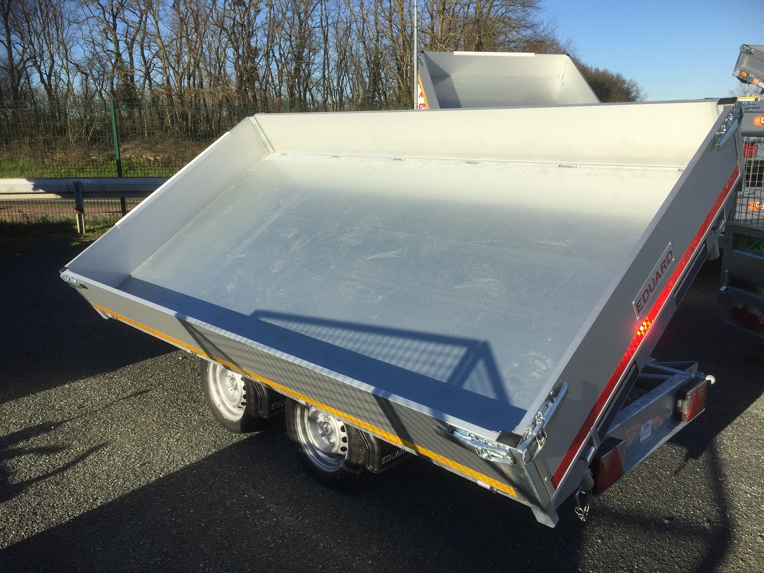 TRIBENNE EDUARD – Electrique+Manuelle de secours – Rampes + Béquilles INCLUS